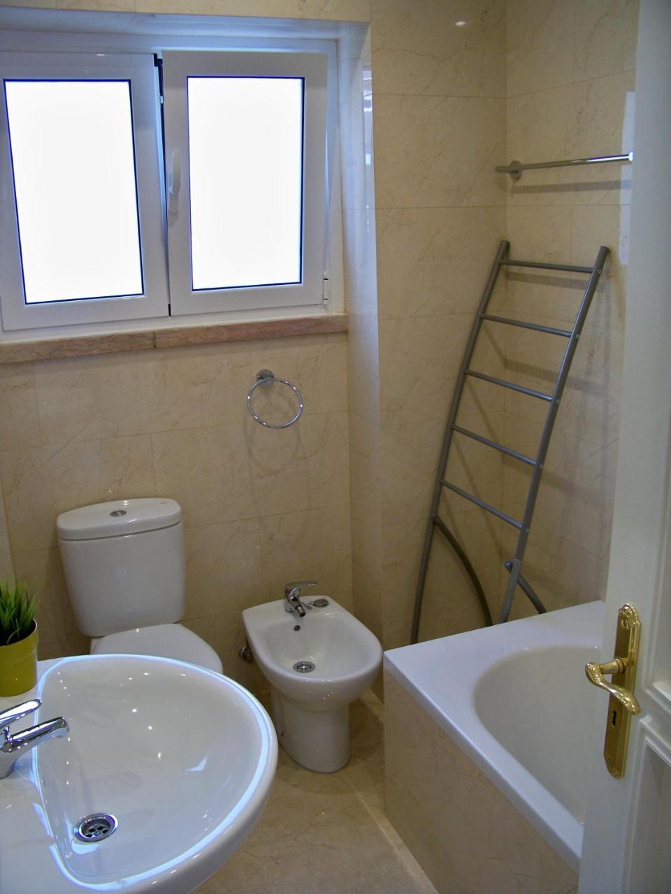 Almirante 1 Four Bedrooms Lisbon Exterior photo