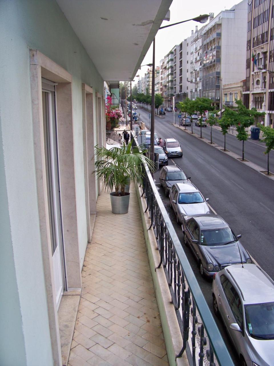 Almirante 1 Four Bedrooms Lisbon Exterior photo